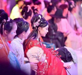 梧州汉服模特兼职(想做汉服模特去哪里找)