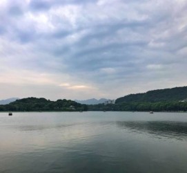 梧州杭州自助游(杭州自助游旅游攻略)