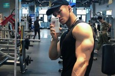 梧州肌肉男模(肌肉男模拟器)