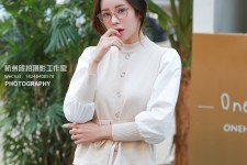 梧州兼职模特被摄影师亲(兼职模特被摄影师亲了)