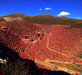 梧州色达旅游攻略(成都到色达旅游攻略)